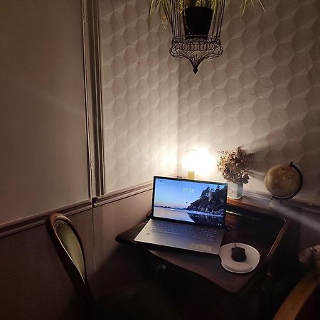シャルトル L'Echappee Belle Bed & Breakfast エクステリア 写真