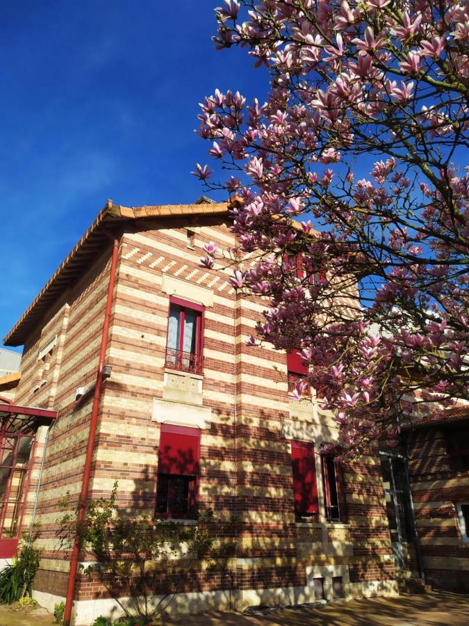 シャルトル L'Echappee Belle Bed & Breakfast エクステリア 写真